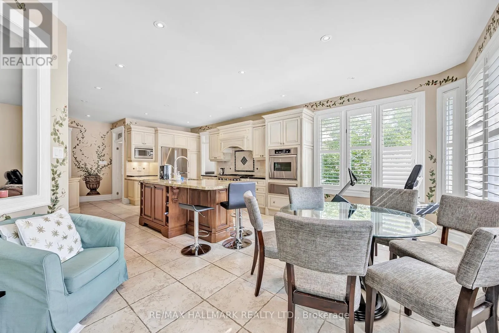 6 MONTFORD DRIVE