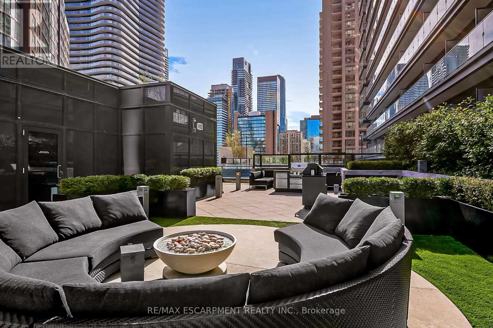 1809 - 955 BAY STREET
