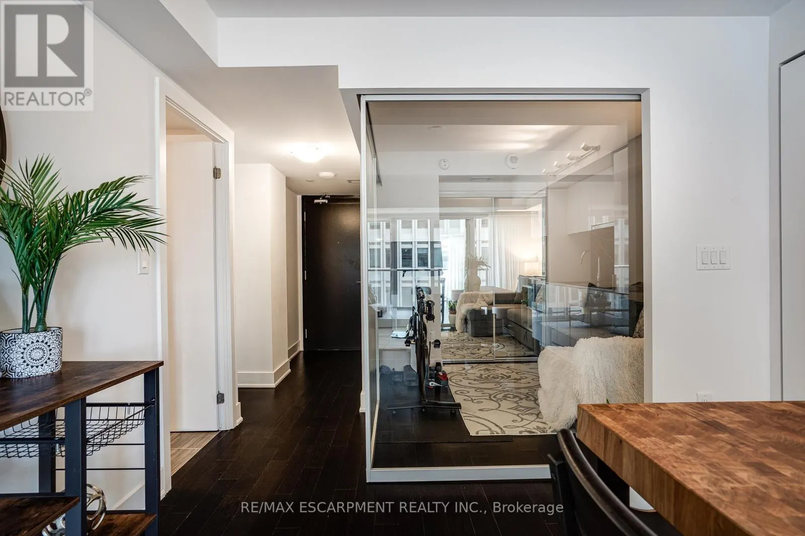 1809 - 955 BAY STREET