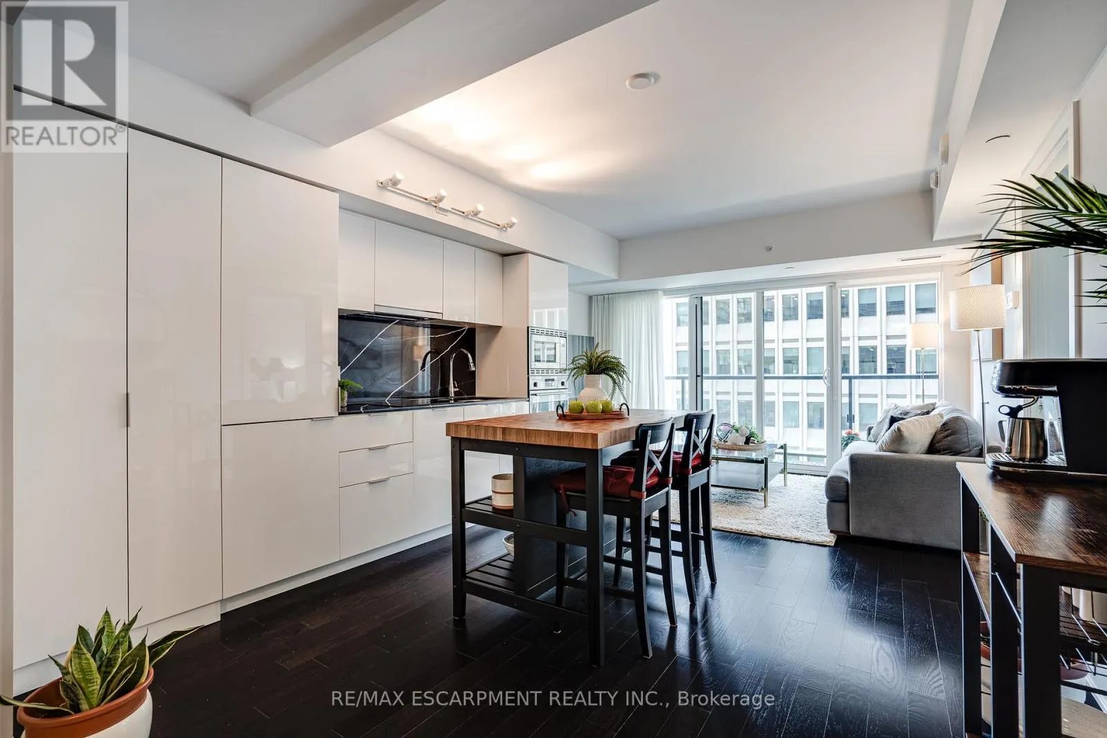 1809 - 955 BAY STREET