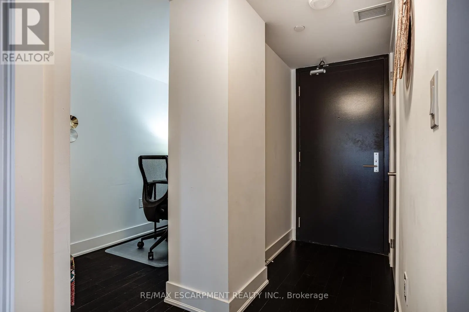 1809 - 955 BAY STREET