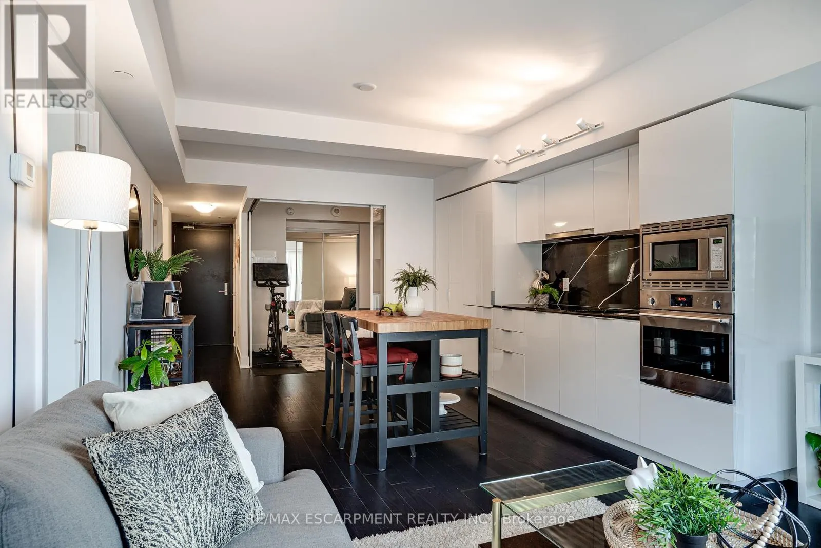 1809 - 955 BAY STREET