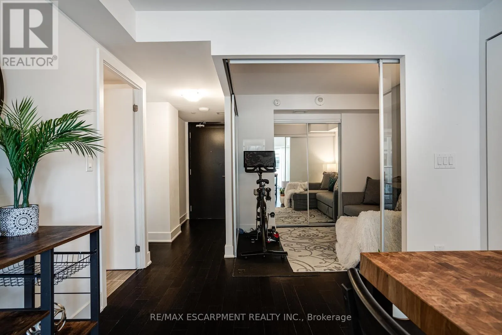 1809 - 955 BAY STREET