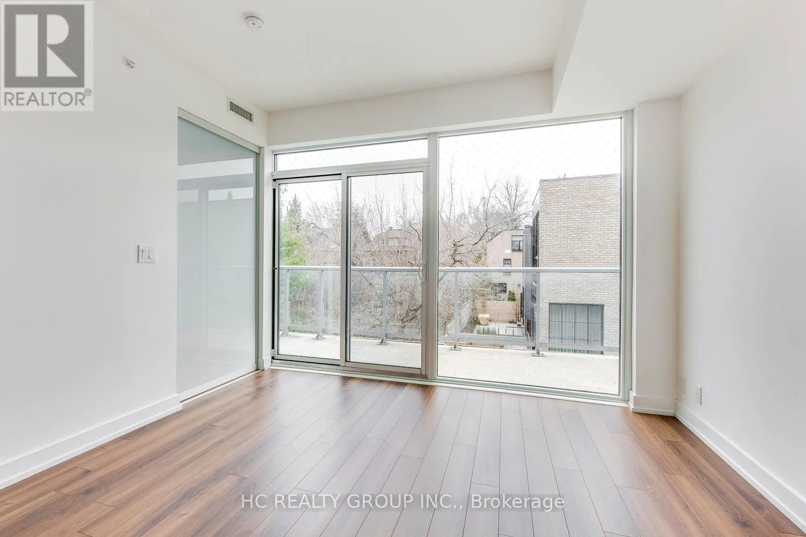 302 - 6 PARKWOOD AVENUE