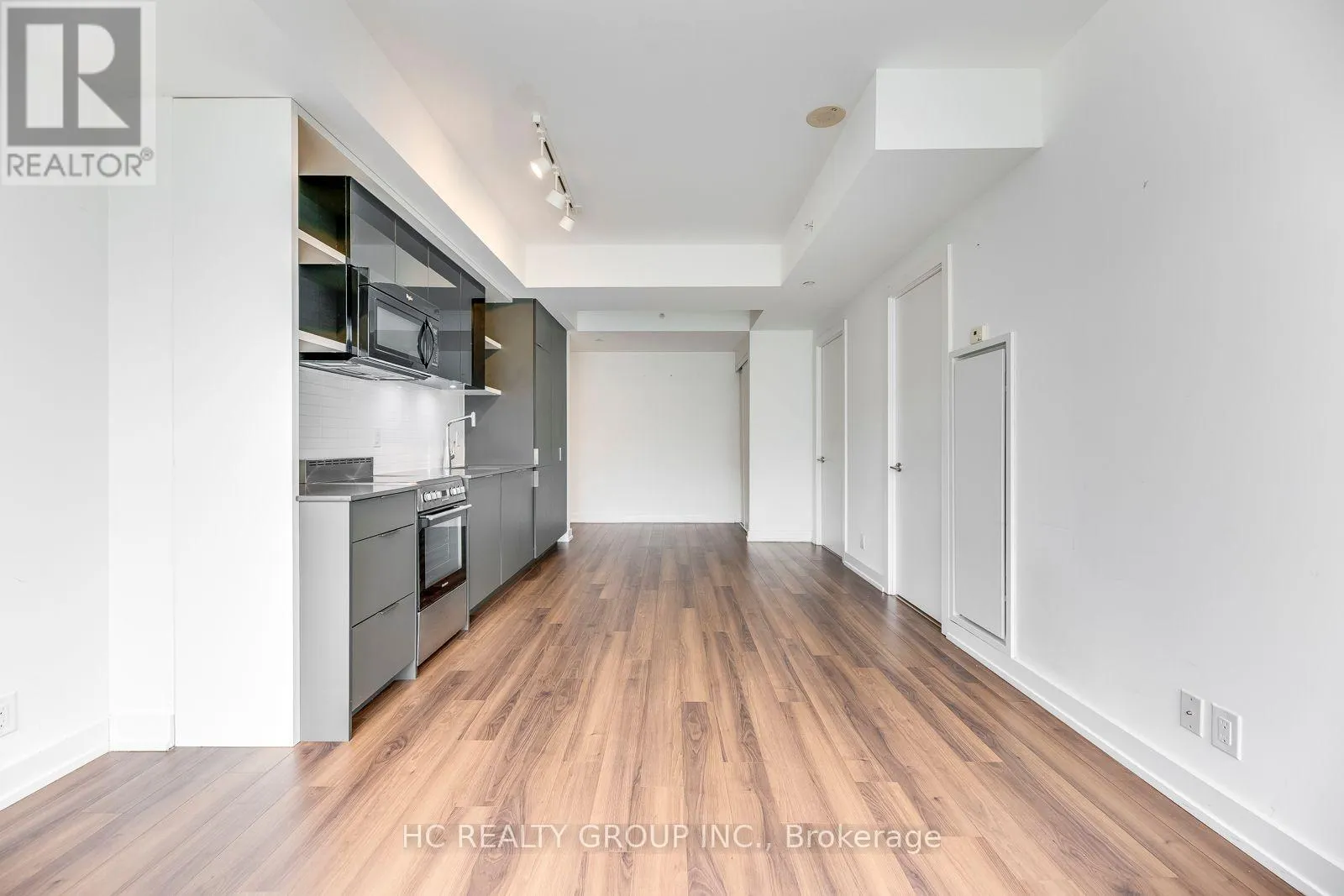 302 - 6 PARKWOOD AVENUE