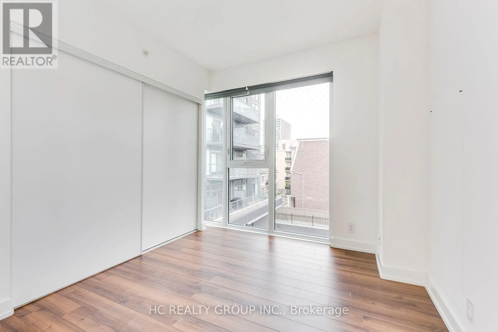 302 - 6 PARKWOOD AVENUE