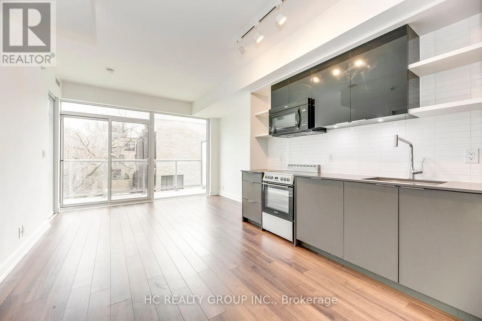 302 - 6 PARKWOOD AVENUE