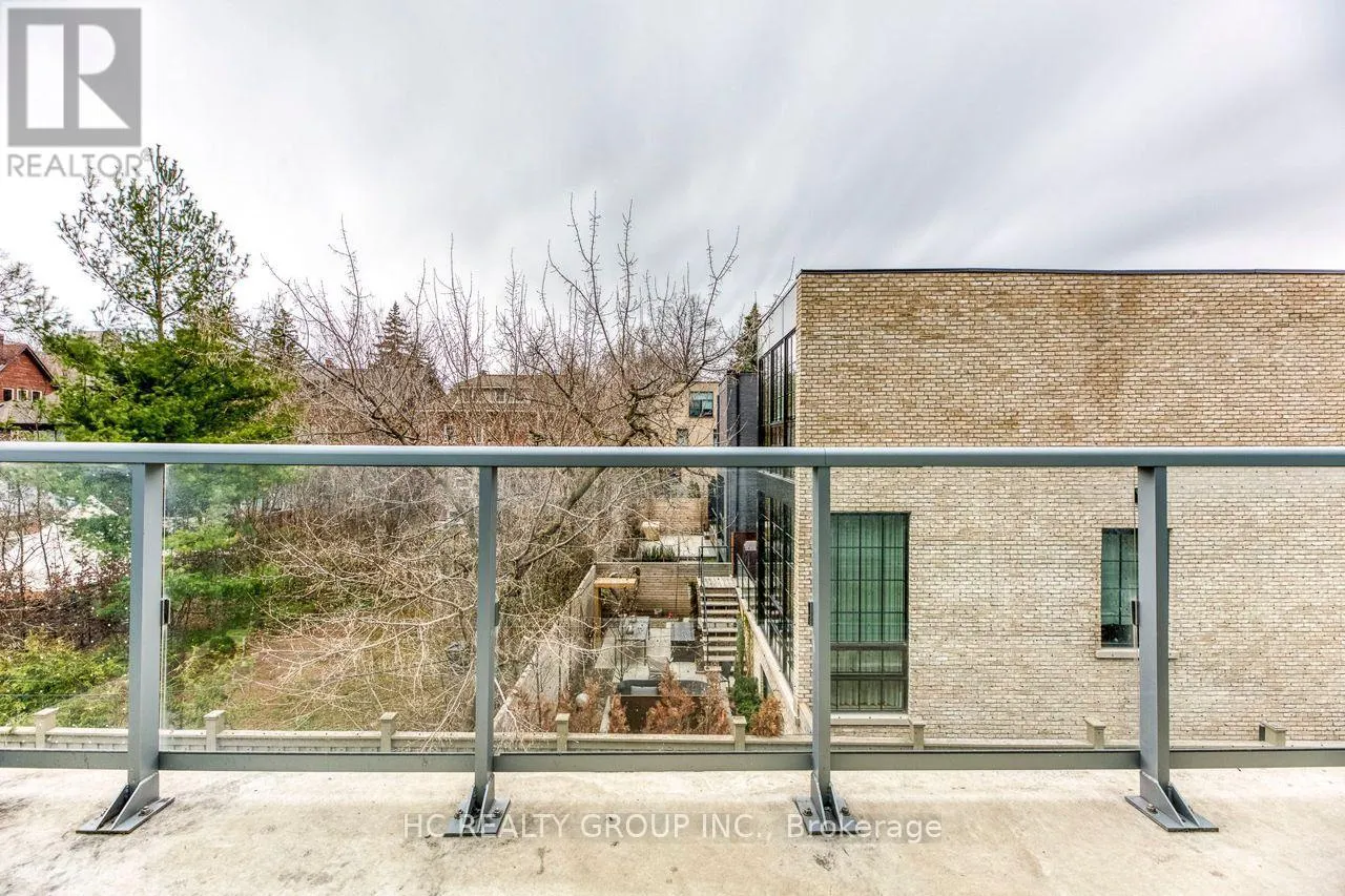 302 - 6 PARKWOOD AVENUE