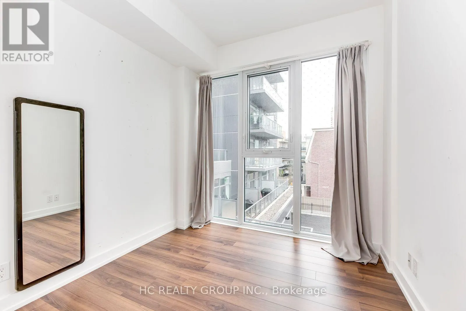 302 - 6 PARKWOOD AVENUE