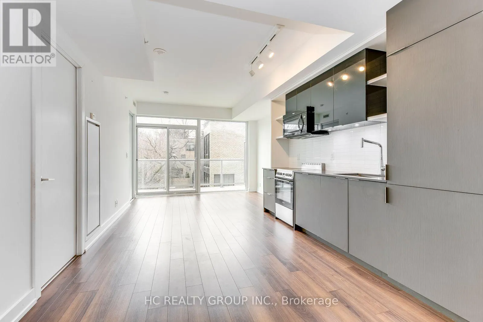 302 - 6 PARKWOOD AVENUE