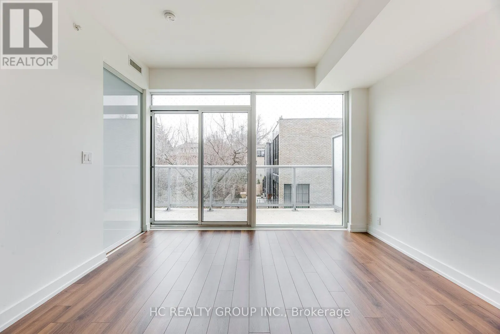 302 - 6 PARKWOOD AVENUE