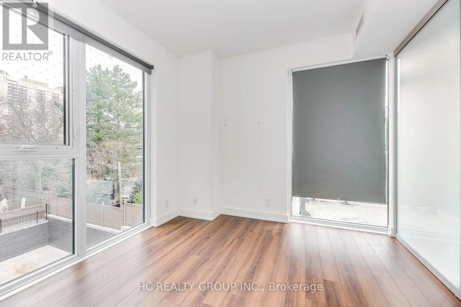 302 - 6 PARKWOOD AVENUE