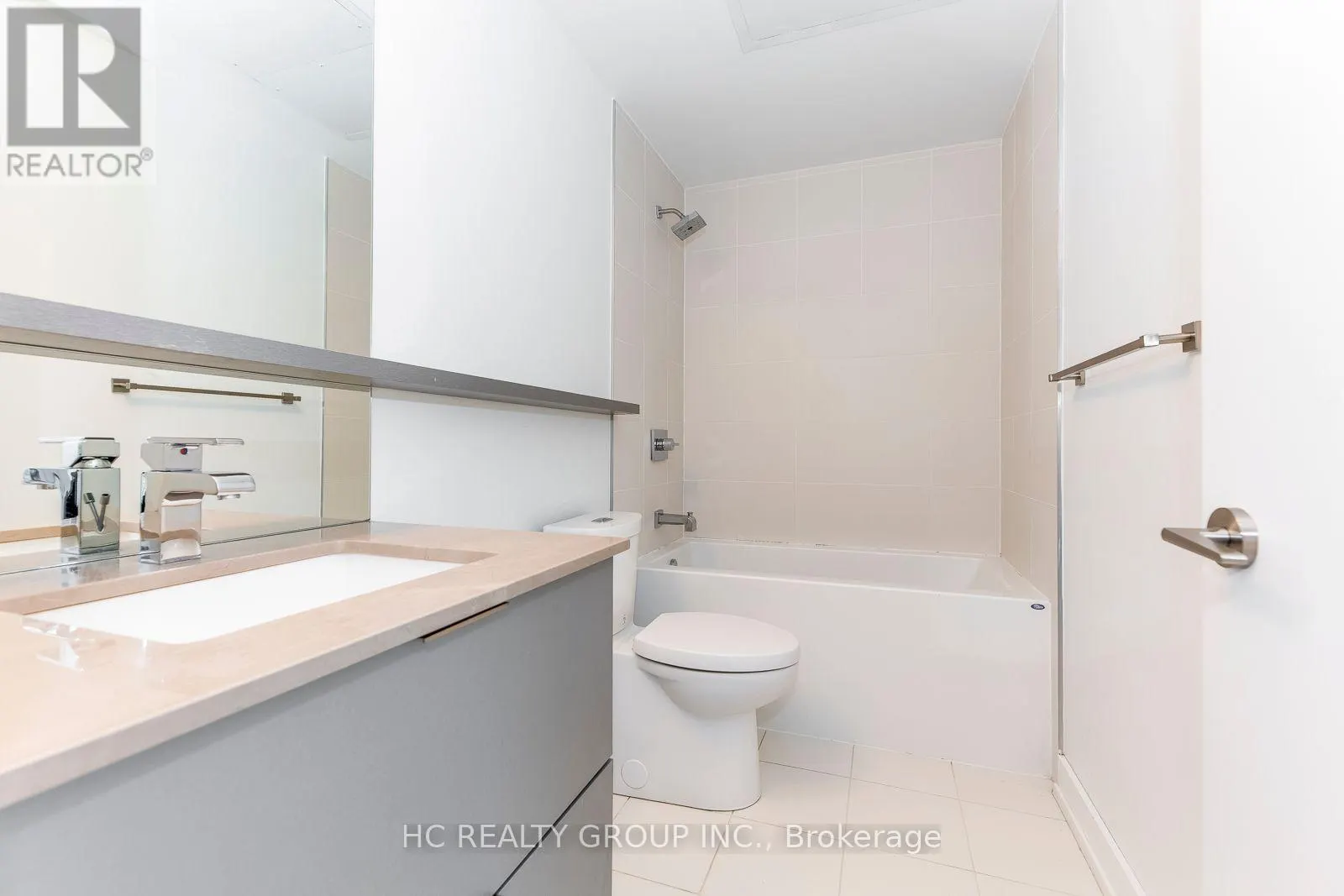 302 - 6 PARKWOOD AVENUE