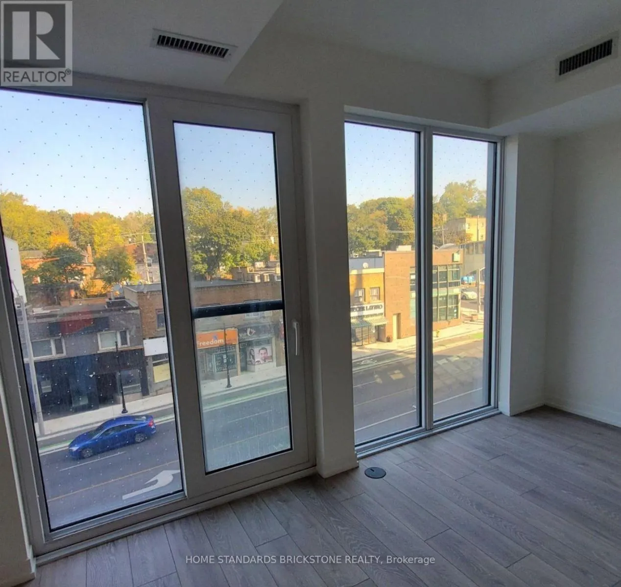 325 - 2020 BATHURST STREET W