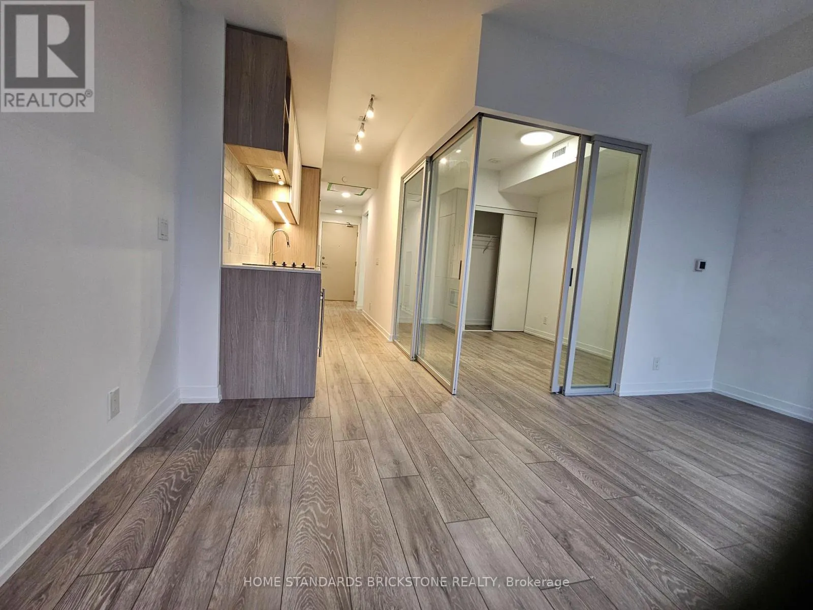 325 - 2020 BATHURST STREET W