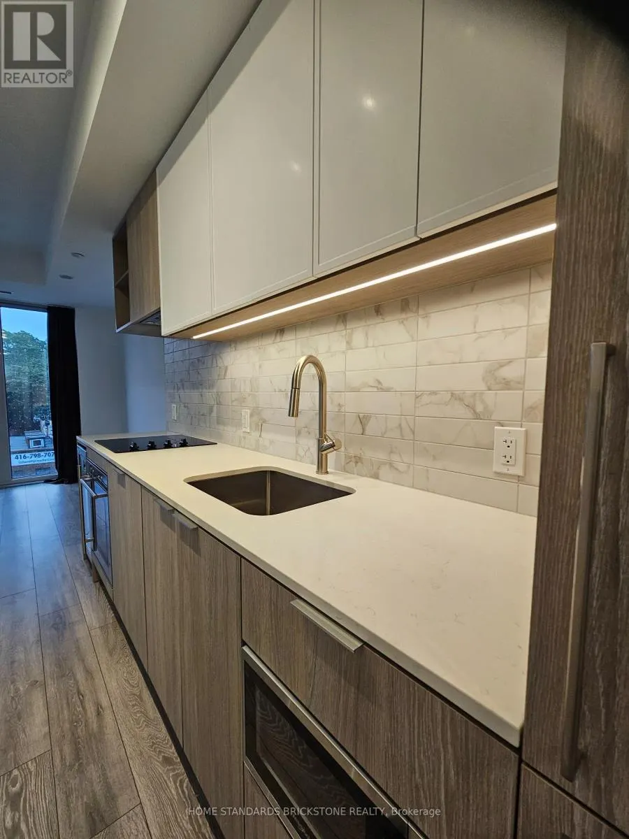 325 - 2020 BATHURST STREET W