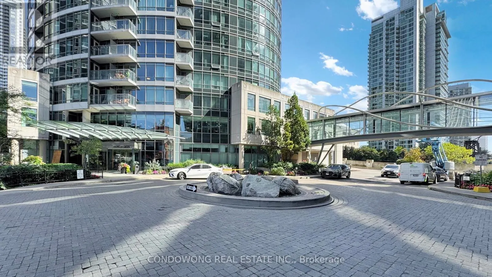 512 - 373 FRONT STREET W