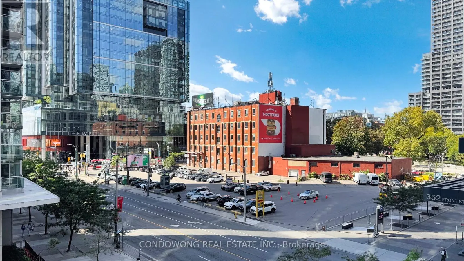 512 - 373 FRONT STREET W