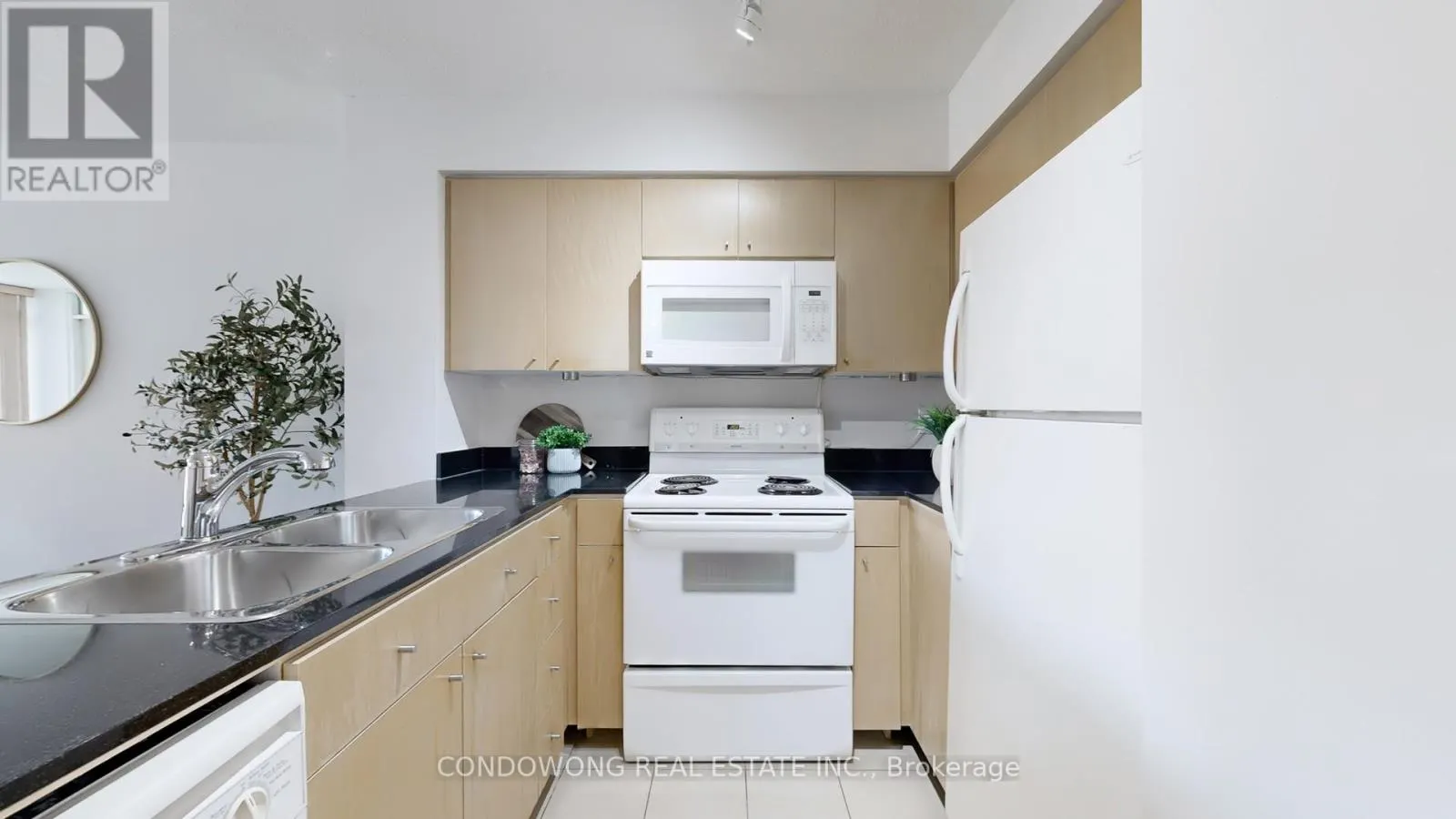 512 - 373 FRONT STREET W