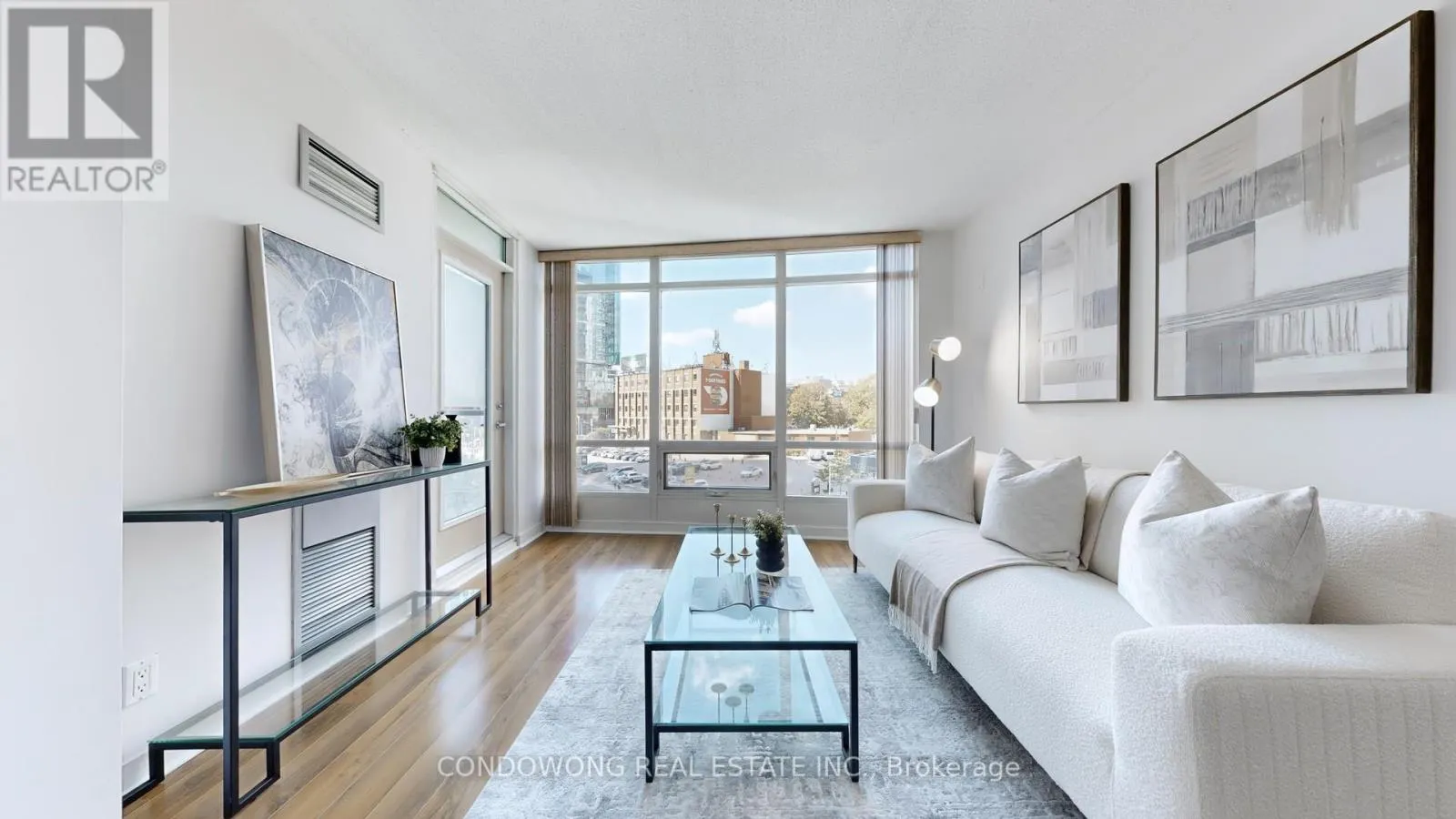 512 - 373 FRONT STREET W