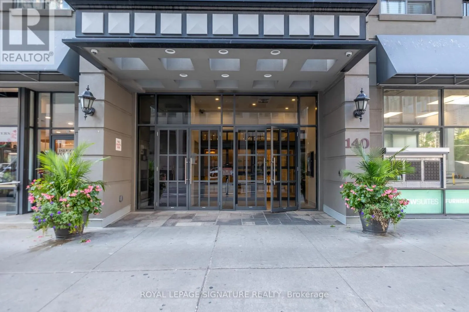 221 - 140 SIMCOE STREET