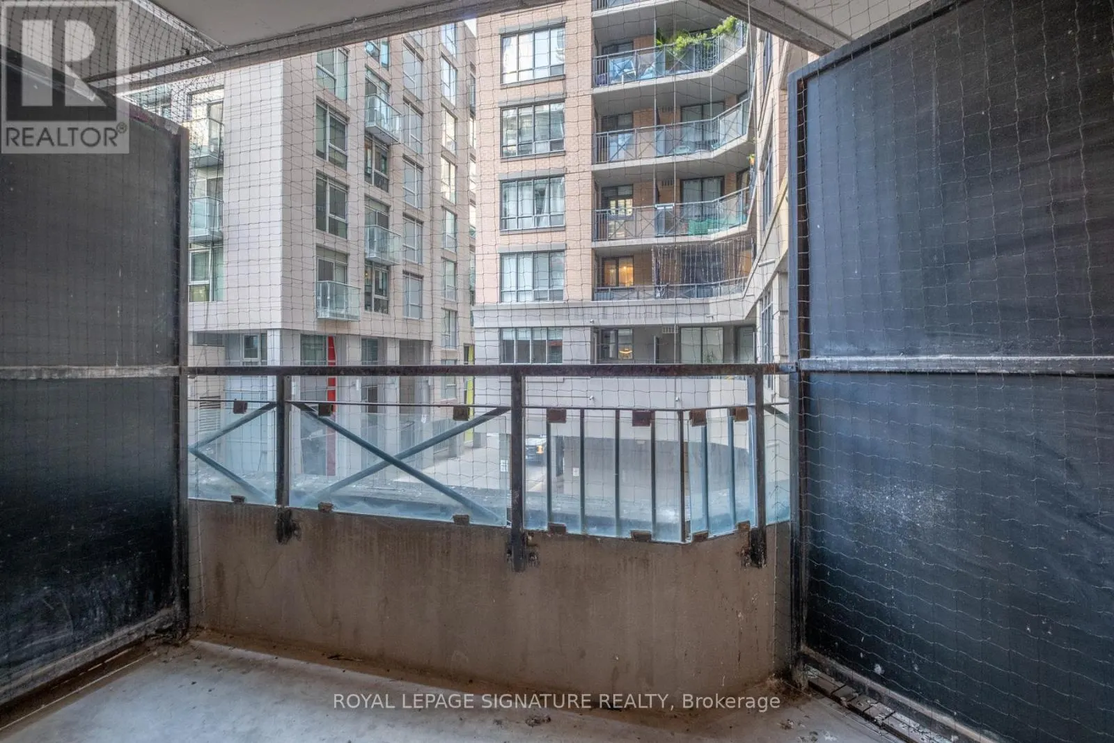 221 - 140 SIMCOE STREET