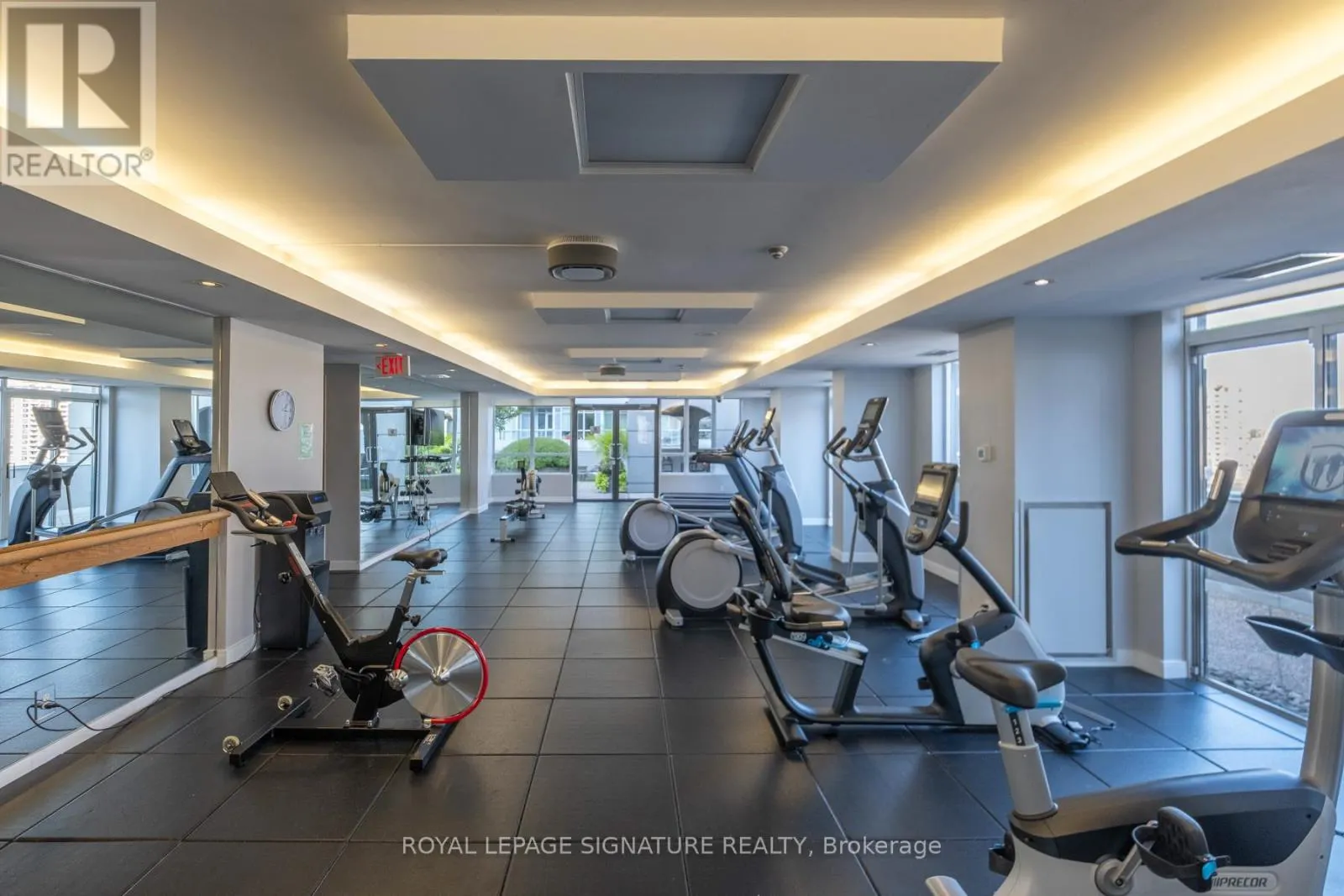 221 - 140 SIMCOE STREET