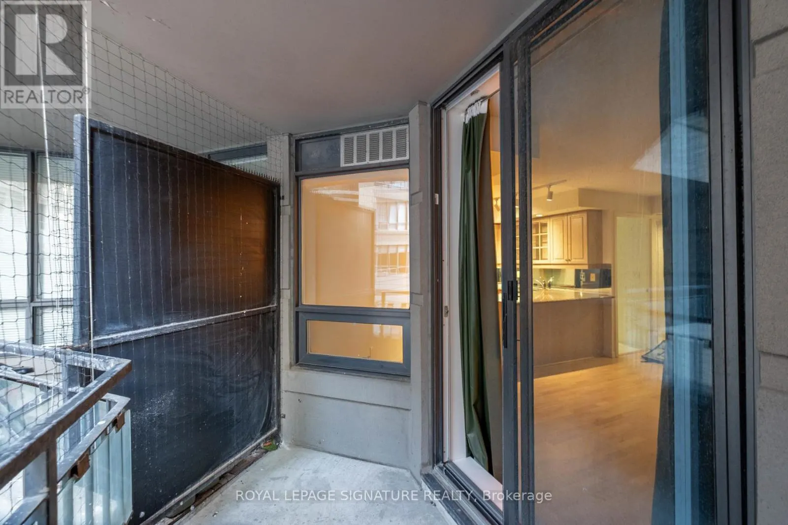 221 - 140 SIMCOE STREET