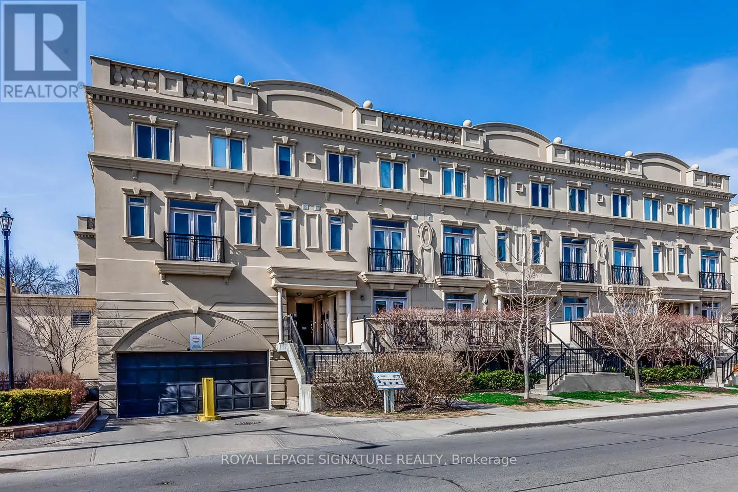 TH2 - 70 CARR STREET N