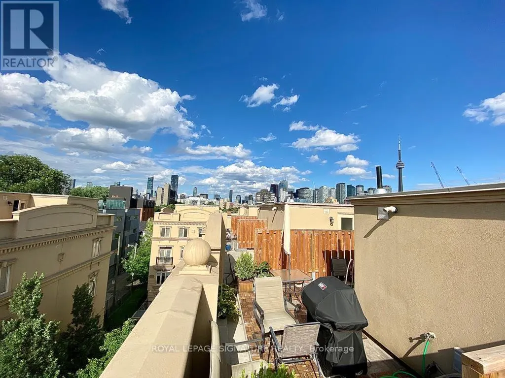 TH2 - 70 CARR STREET N