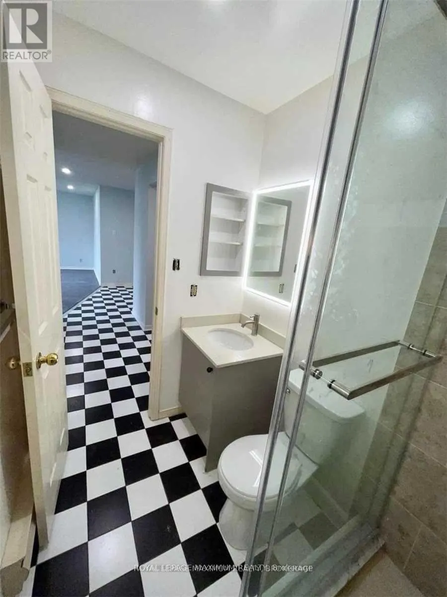 2 - 1633 DUNDAS STREET W