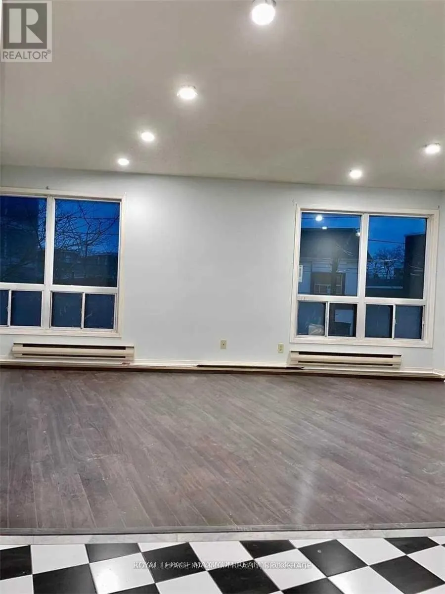 2 - 1633 DUNDAS STREET W