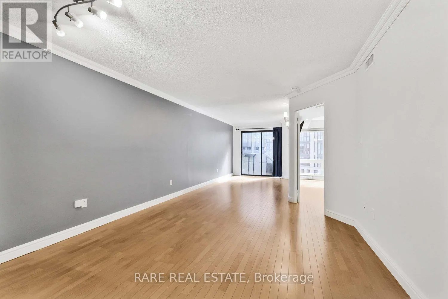 310 - 1001 BAY STREET
