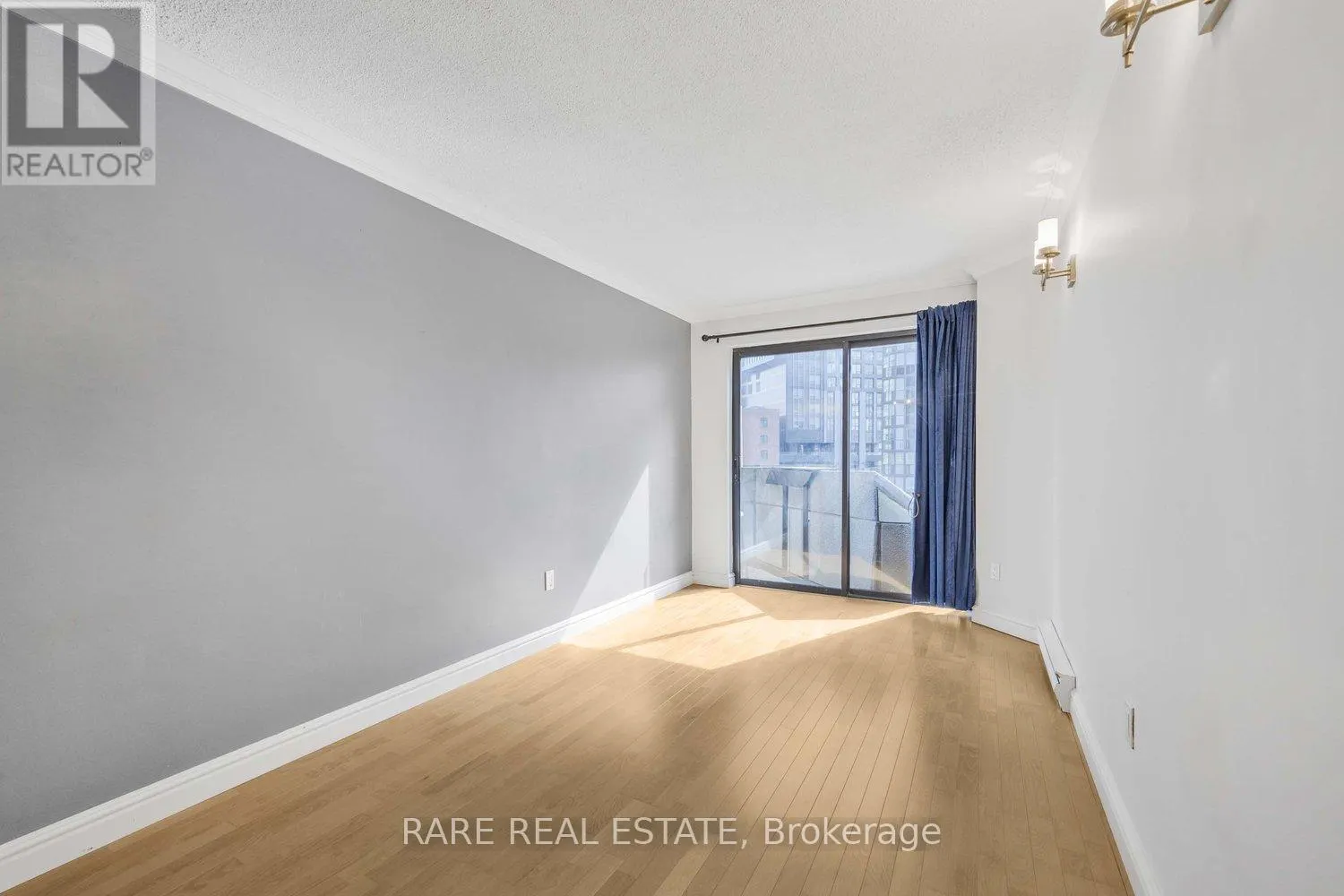310 - 1001 BAY STREET