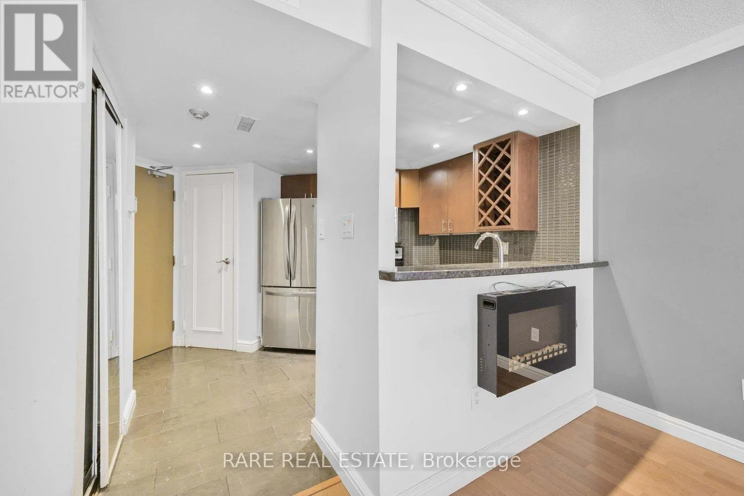 310 - 1001 BAY STREET