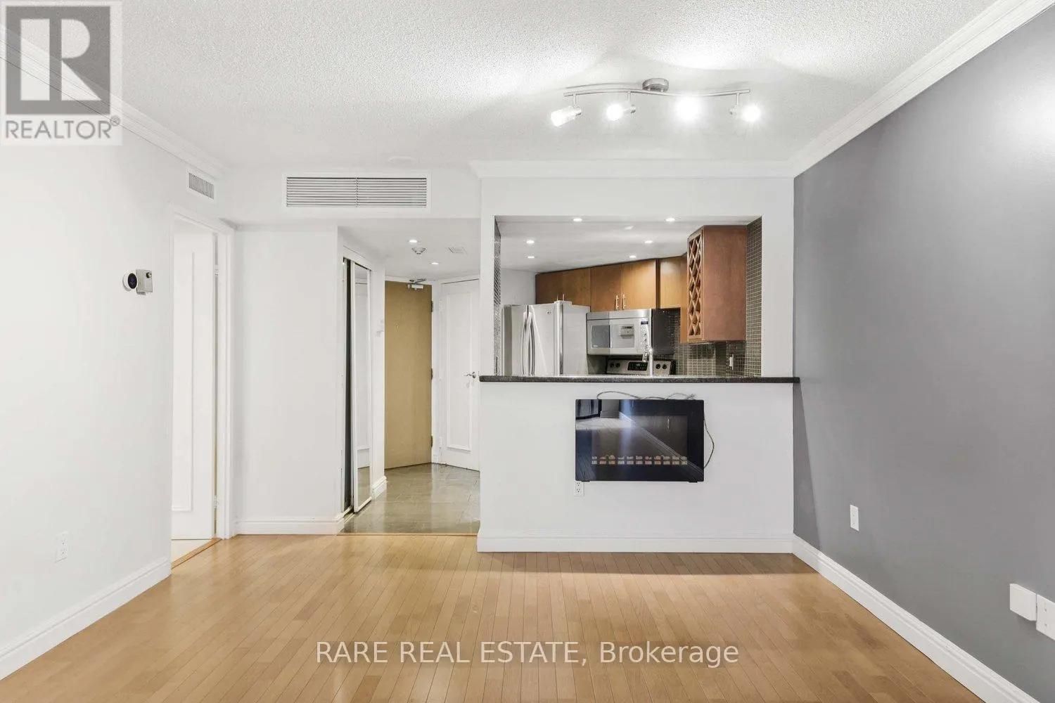310 - 1001 BAY STREET