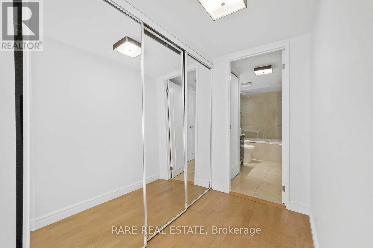 310 - 1001 BAY STREET