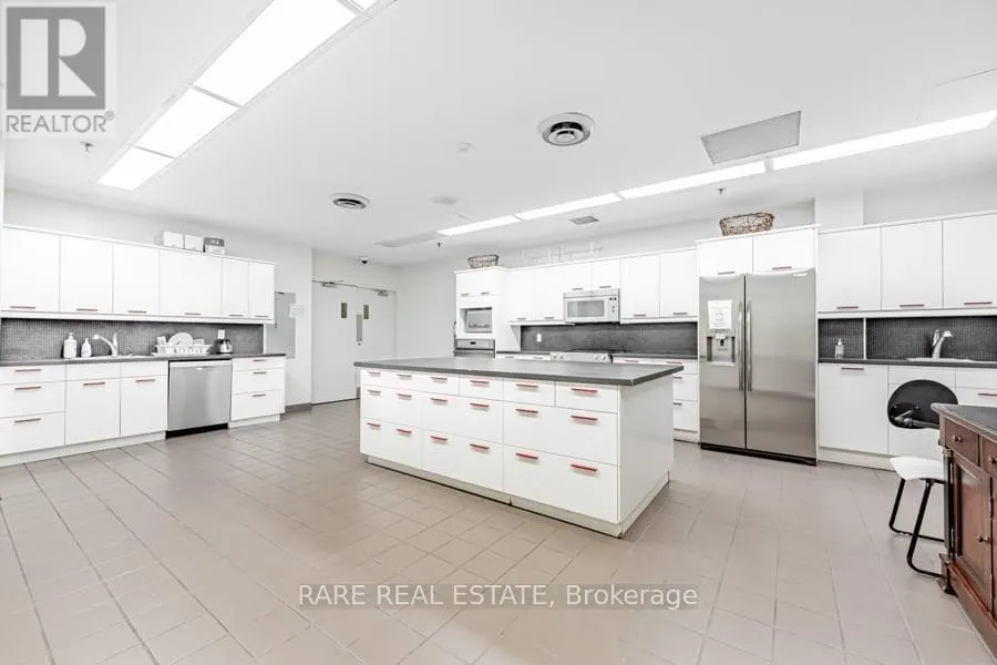 310 - 1001 BAY STREET