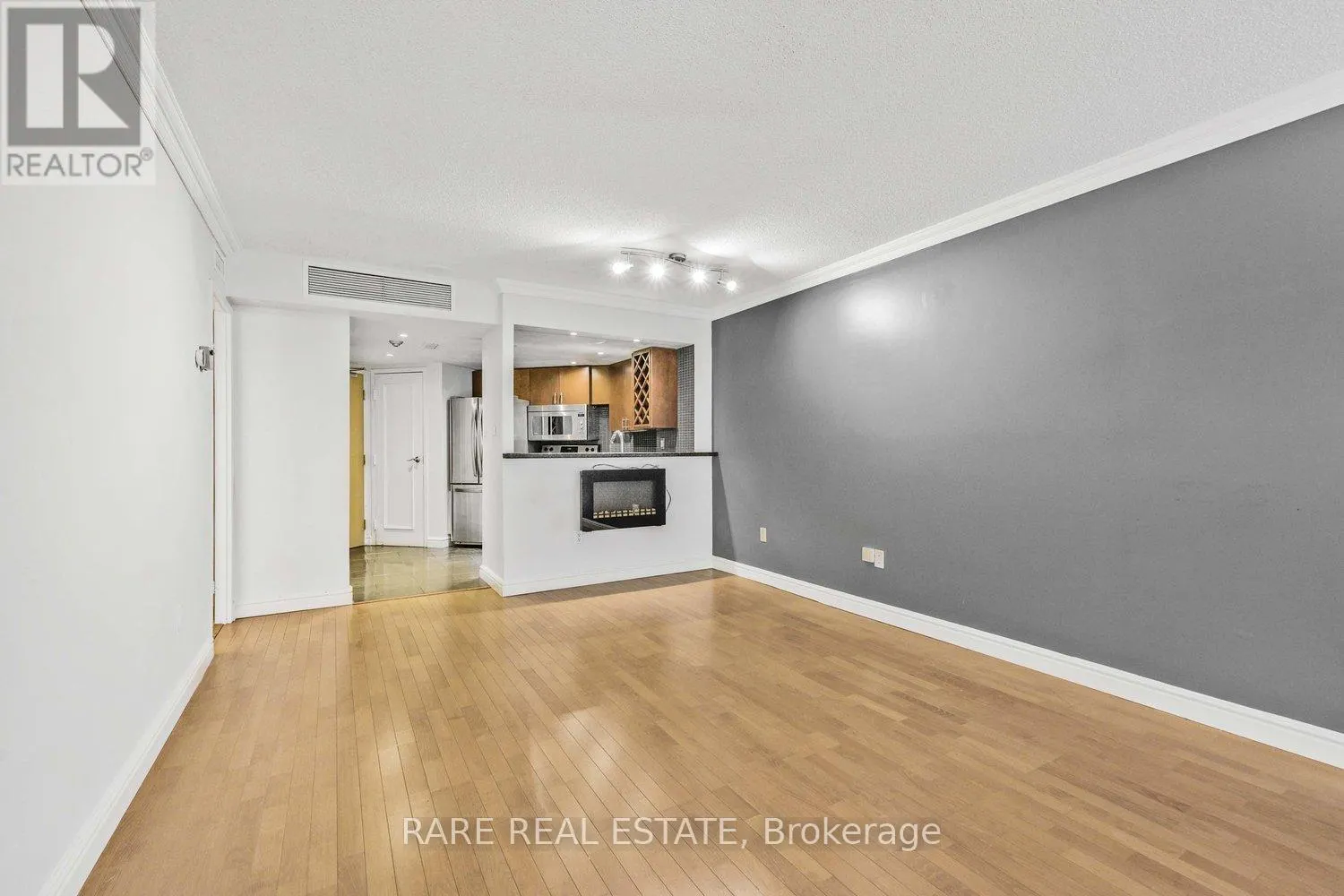 310 - 1001 BAY STREET
