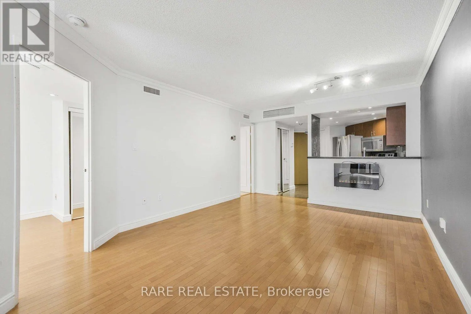 310 - 1001 BAY STREET