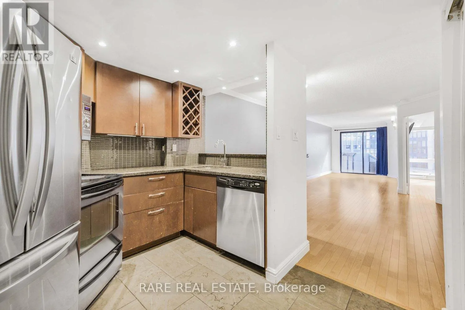 310 - 1001 BAY STREET
