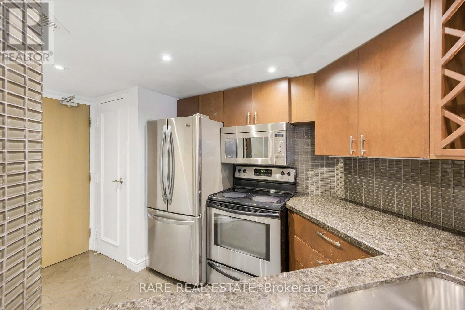 310 - 1001 BAY STREET