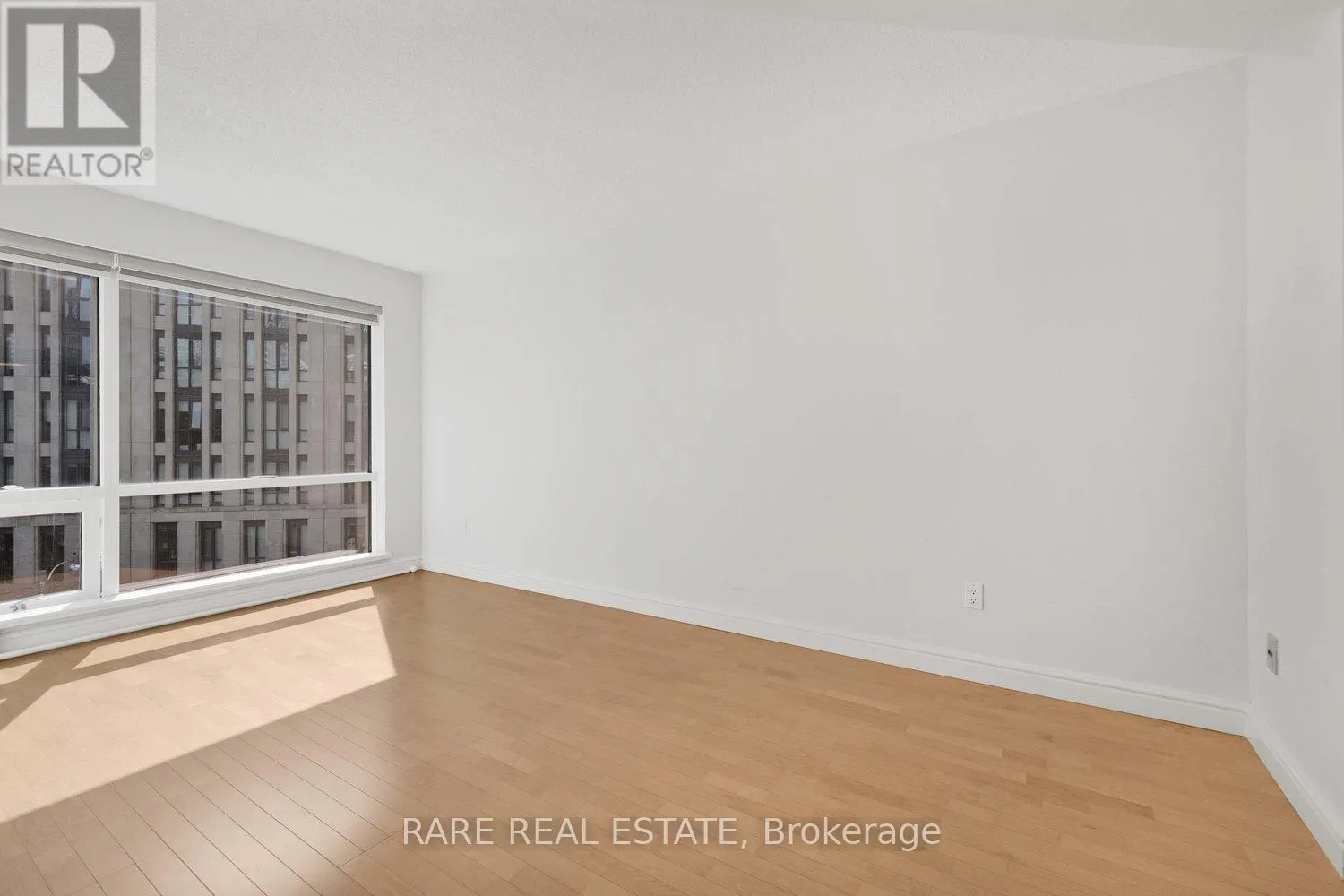 310 - 1001 BAY STREET