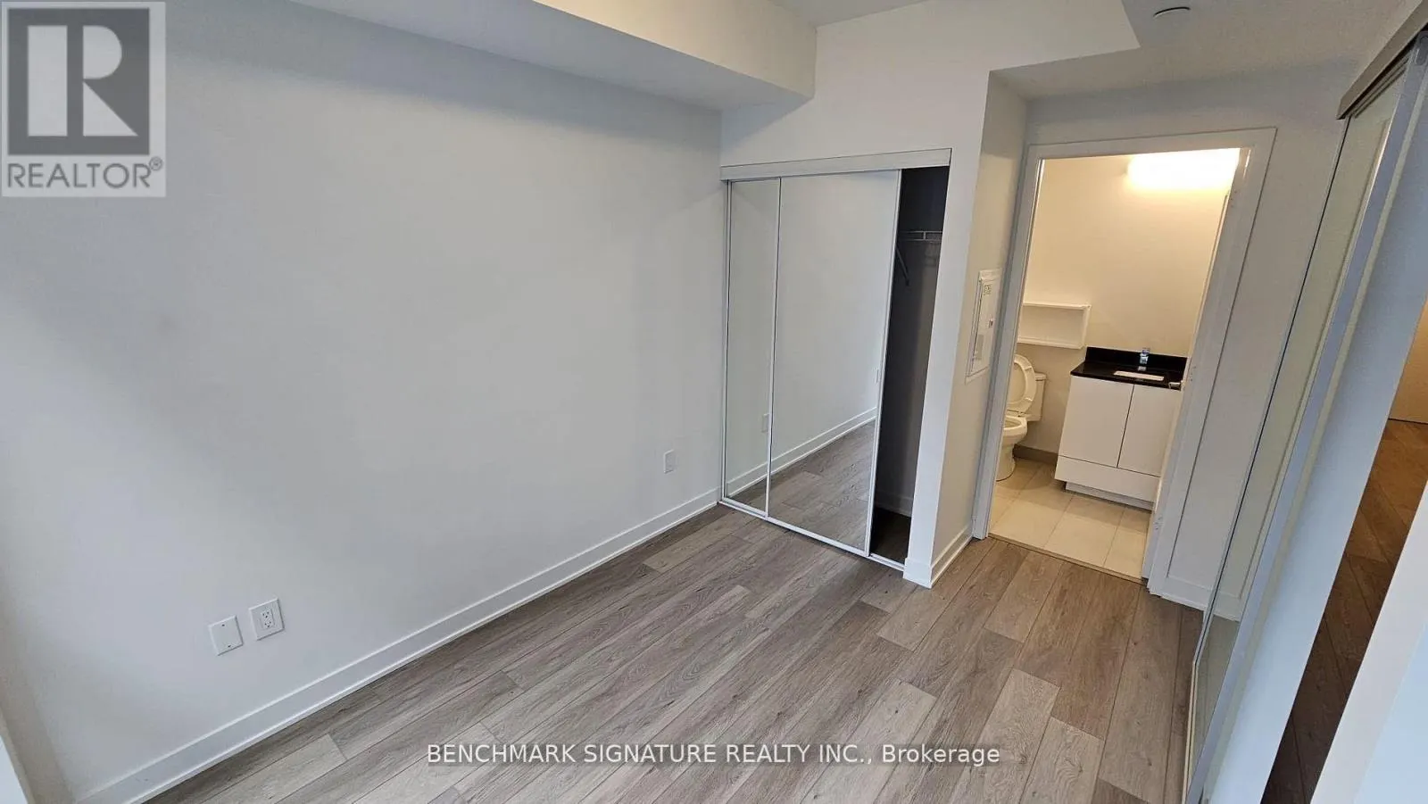 1642 SW - 121 LOWER SHERBOURNE STREET