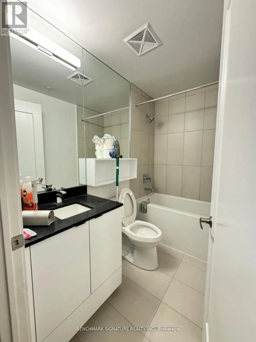 1642 SW - 121 LOWER SHERBOURNE STREET