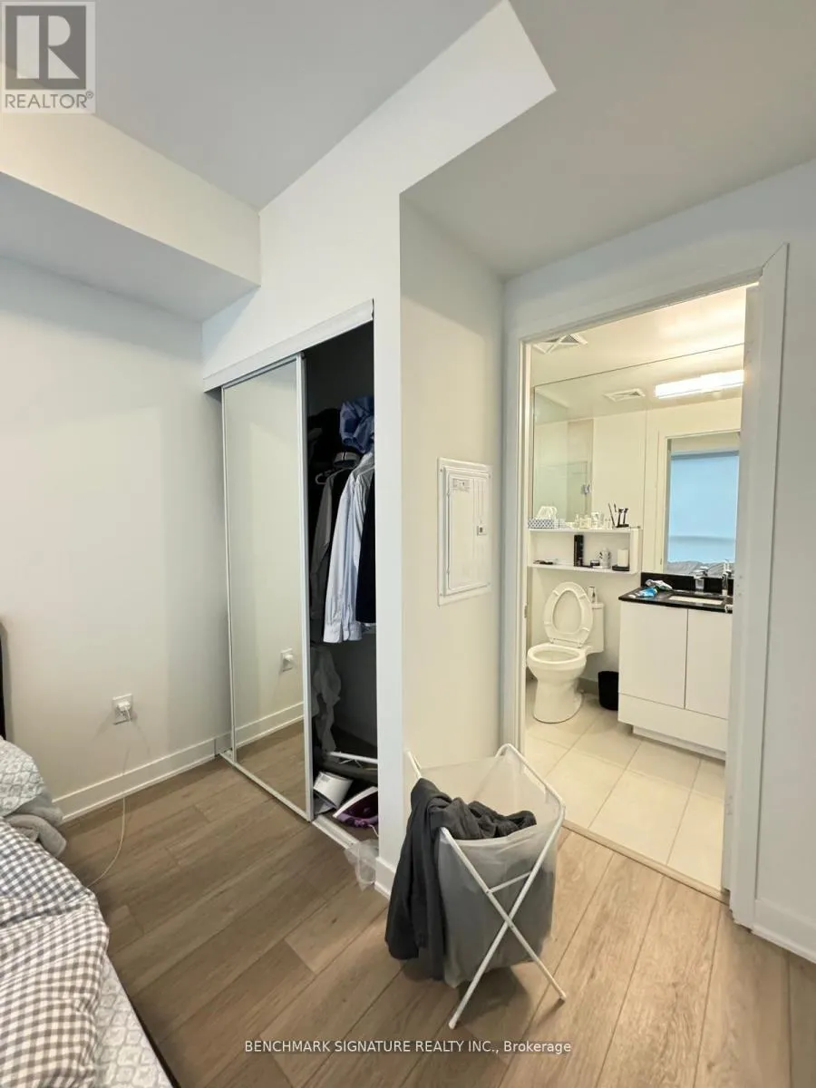 1642 SW - 121 LOWER SHERBOURNE STREET