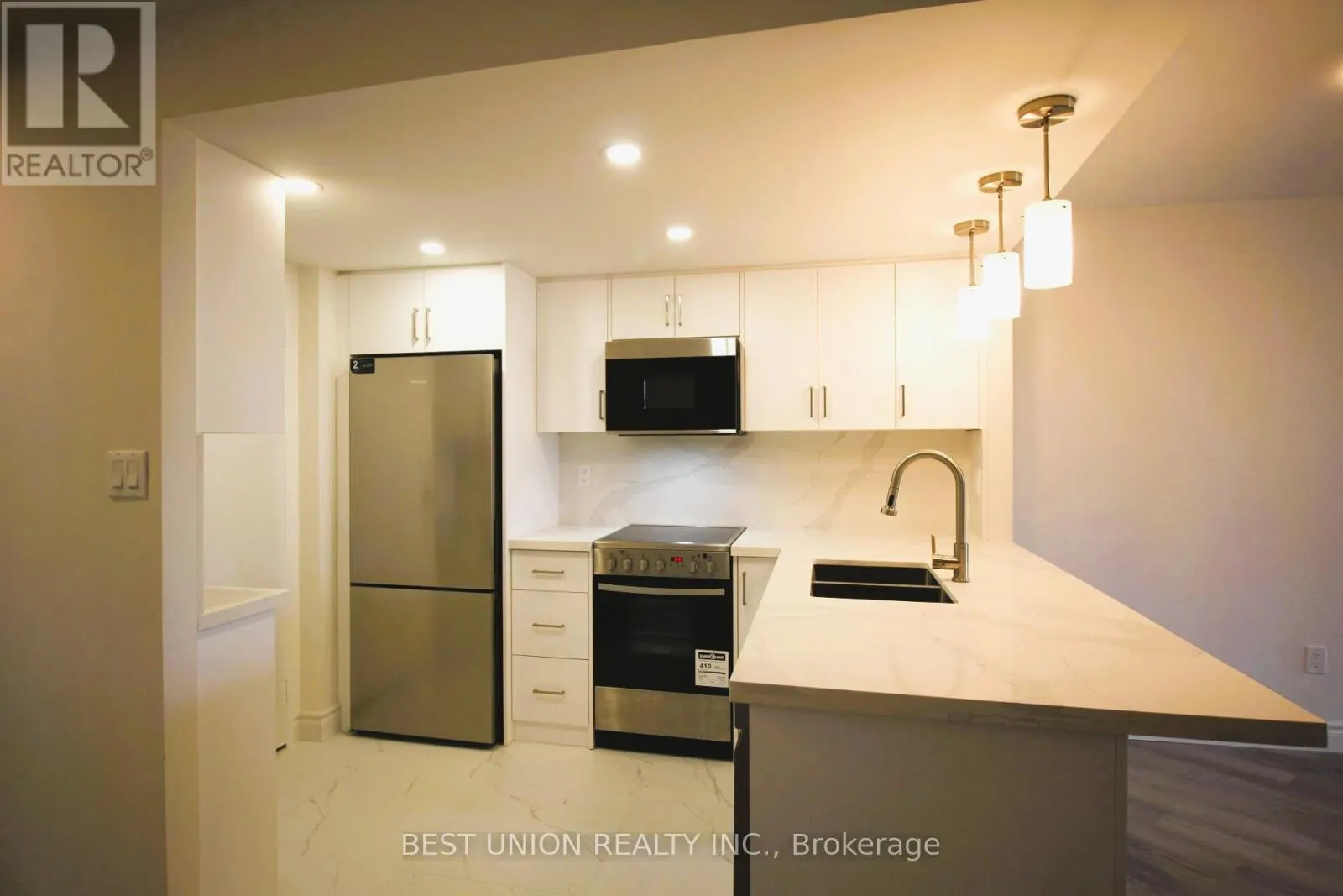 1209 - 77 MAITLAND PLACE
