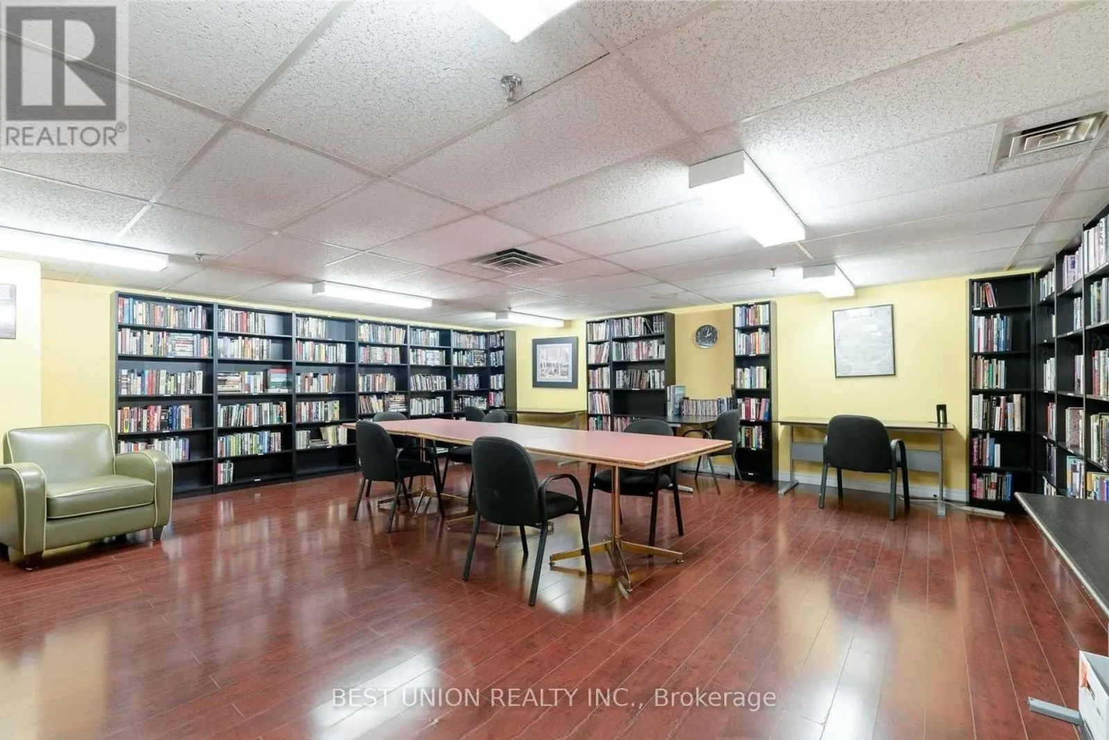 1209 - 77 MAITLAND PLACE