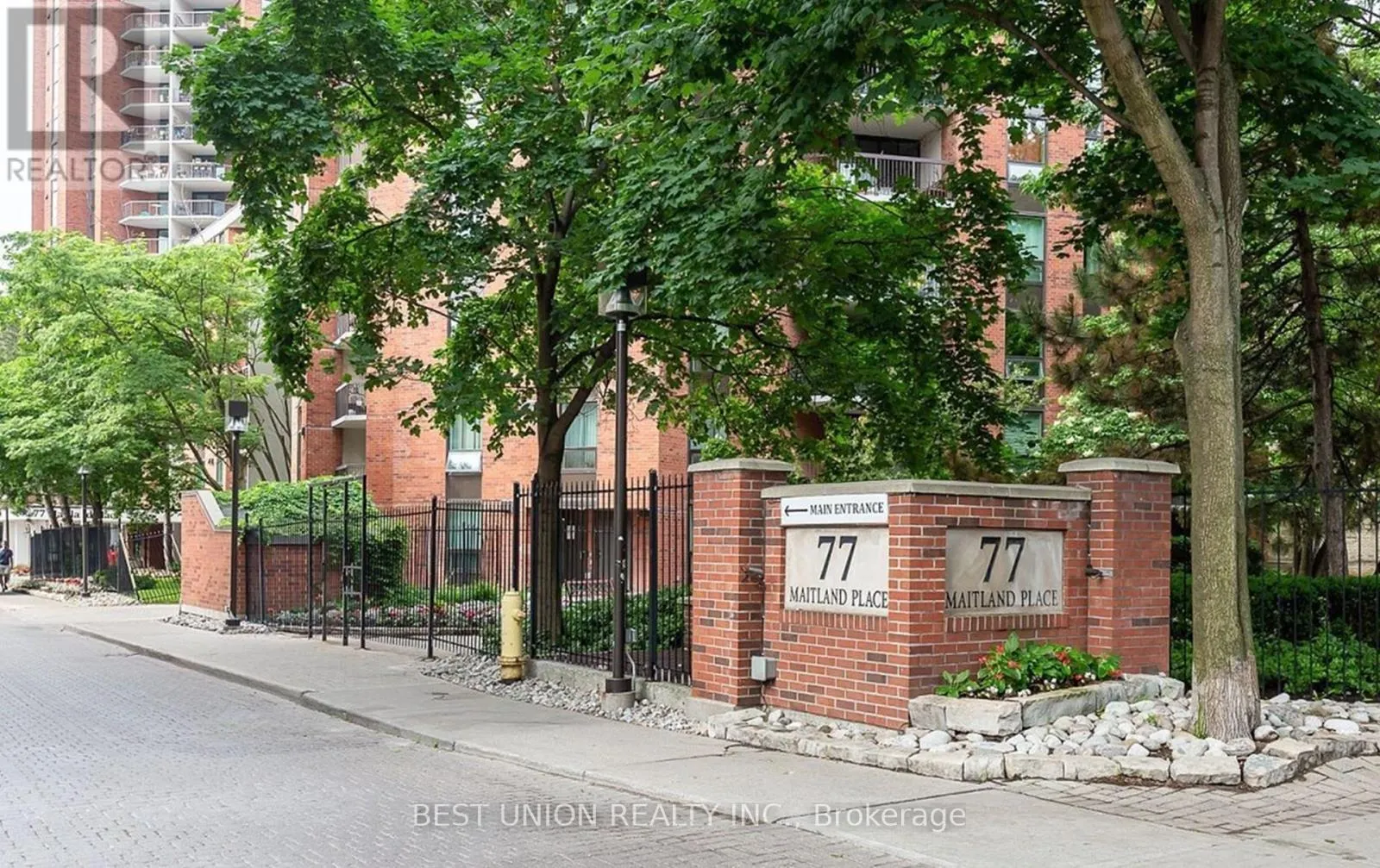 1209 - 77 MAITLAND PLACE