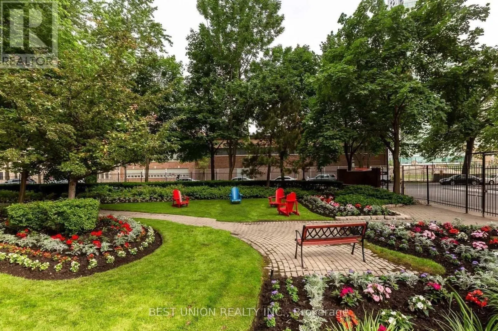 1209 - 77 MAITLAND PLACE